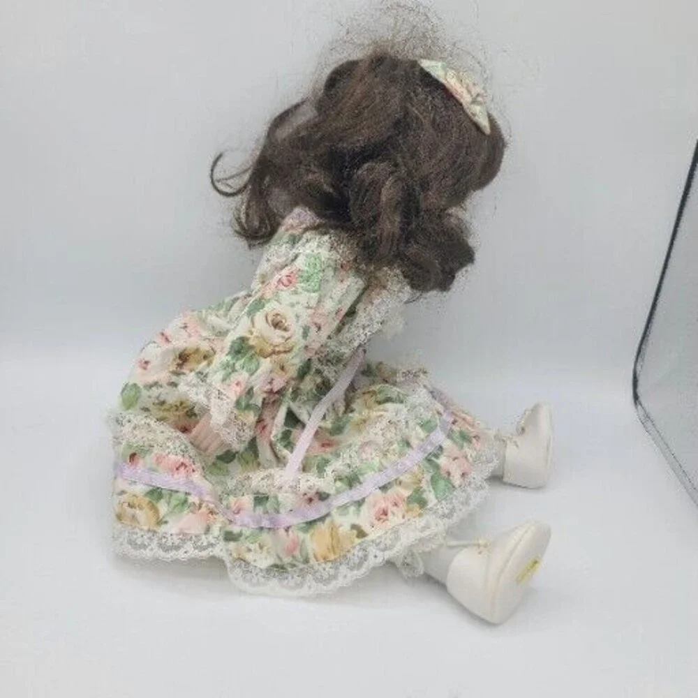 Brinns 1990 Porcelain Doll Liz Brown Hair Blue Eyes With Glasses
